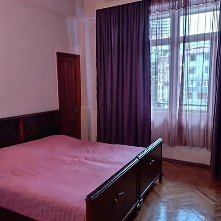 Апартаменты От Зуры Batoemi Buitenkant foto