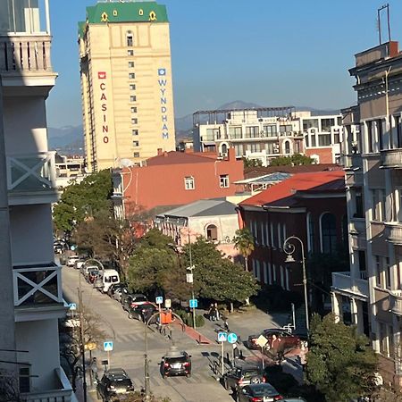 Апартаменты От Зуры Batoemi Buitenkant foto