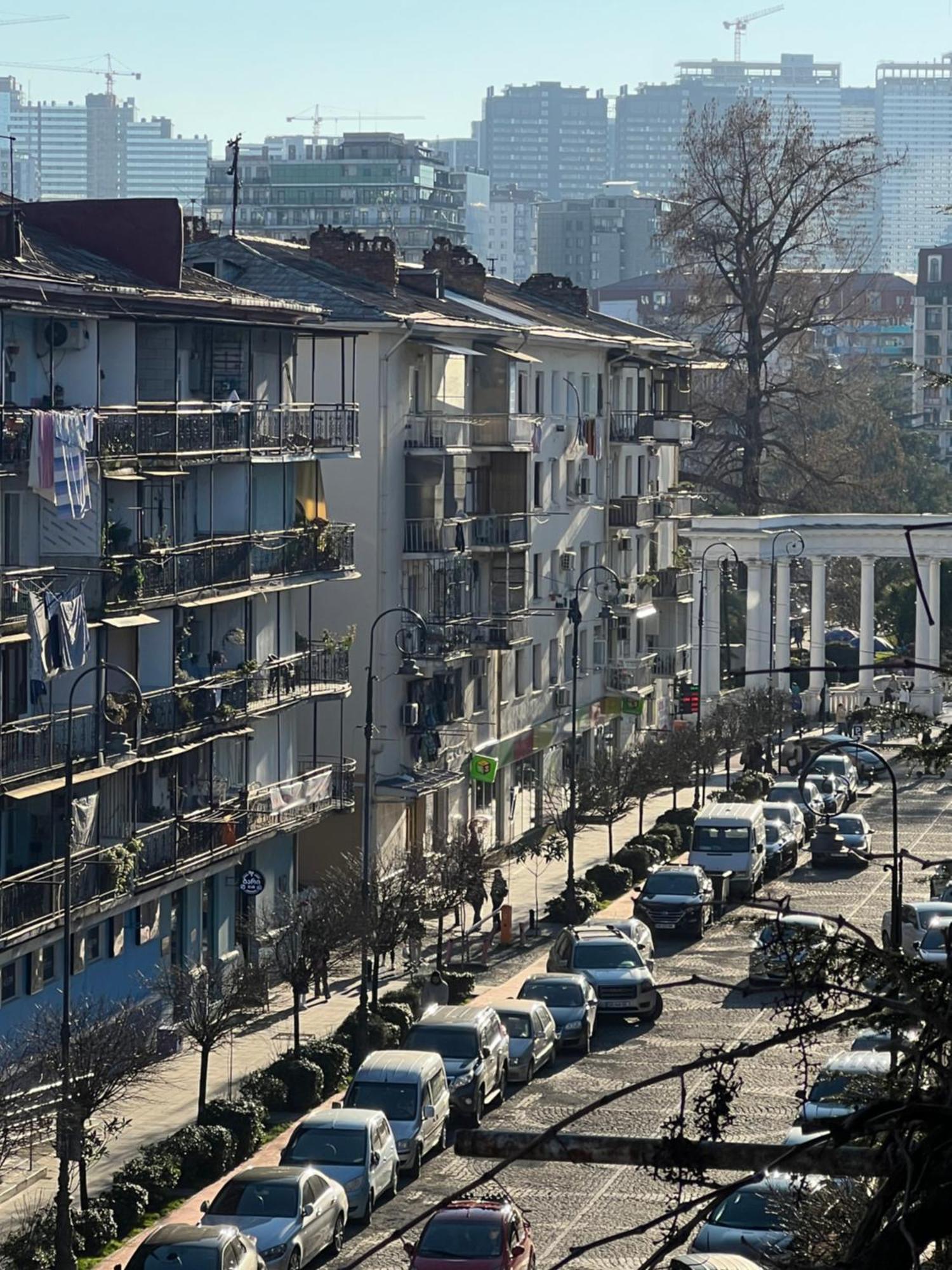 Апартаменты От Зуры Batoemi Buitenkant foto